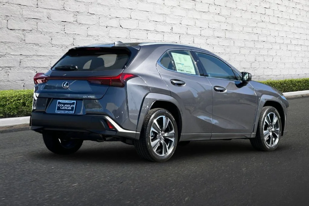 New 2026 Cloudburst Gray Lexus UX 300h PREMIUM image 4