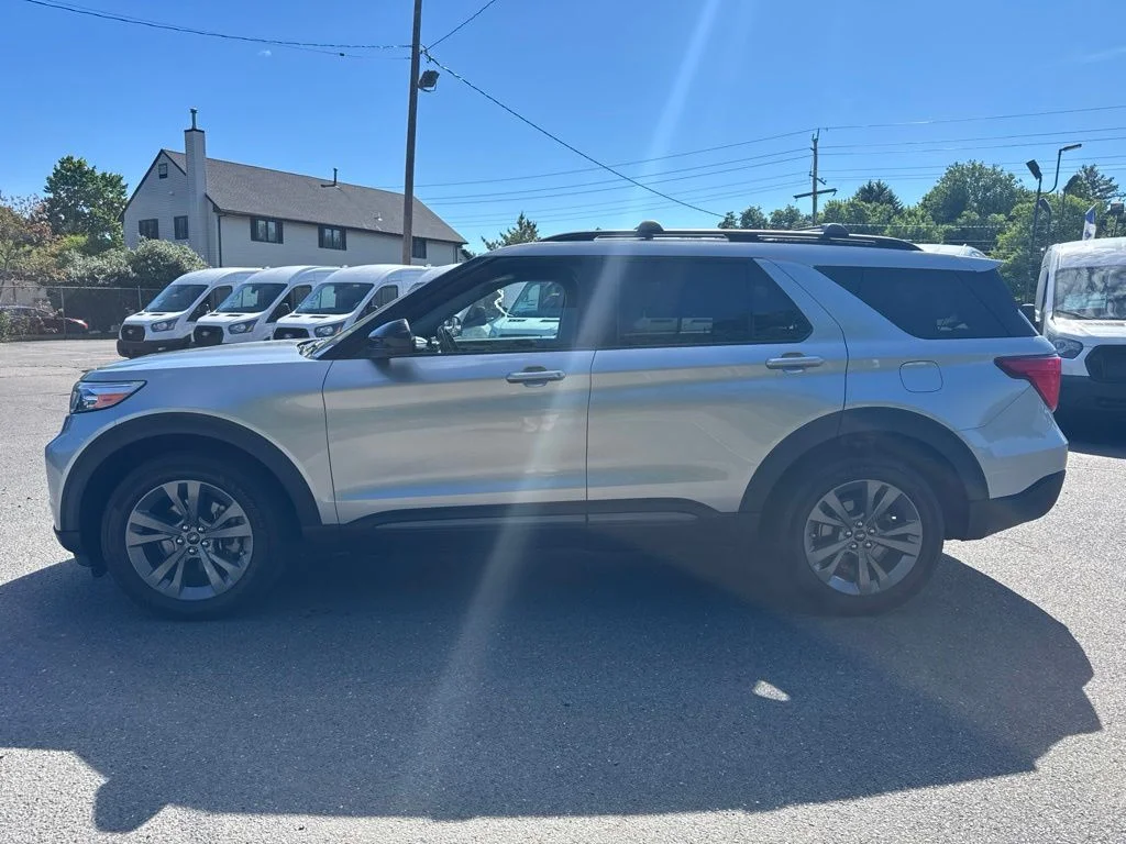 Used 2023 Silver Ford XLT image 2