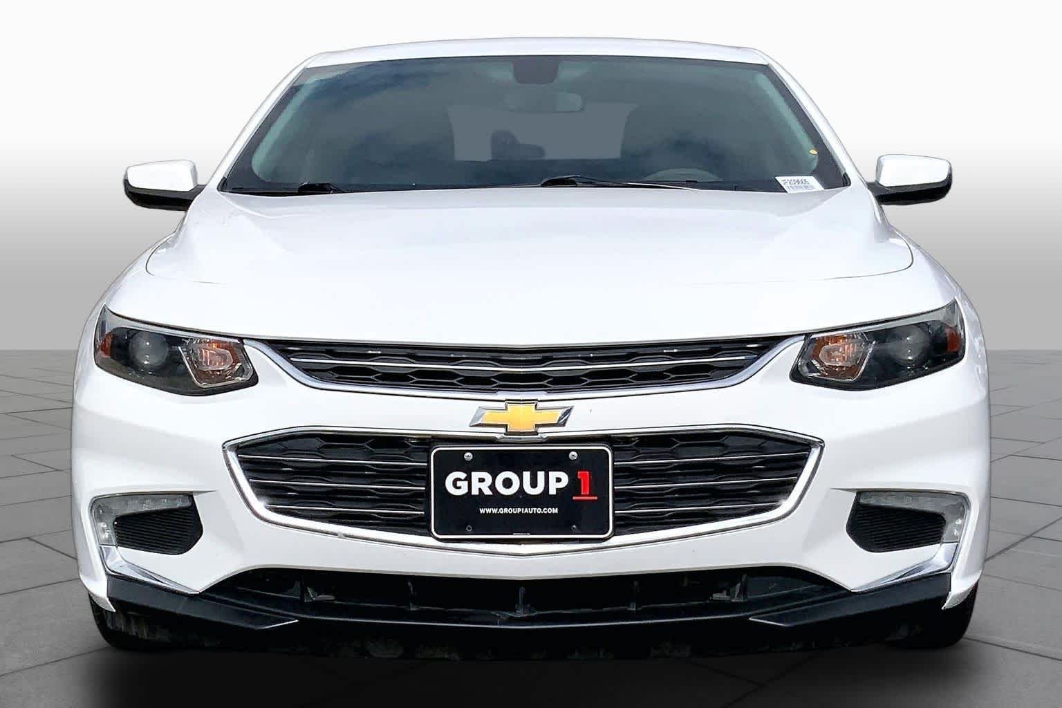 Used 2018 Summit White Chevrolet LT image 4