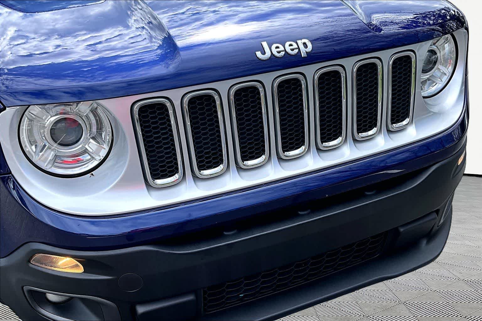 Used 2018 Jetset Blue Jeep Limited image 30