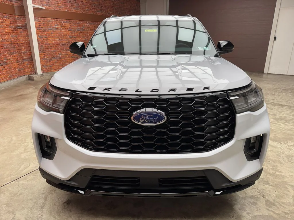 New 2026 Space White Metallic Ford ST-Line image 7