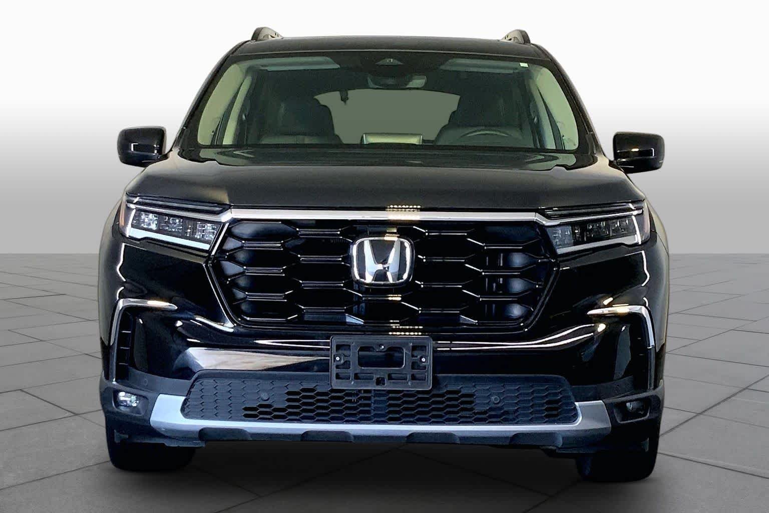 Used 2025 Crystal Black Pearl Honda Touring image 4