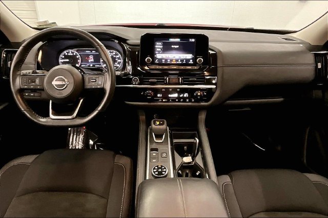 Used 2023 Scarlet Ember Tintcoat Nissan SV image 18