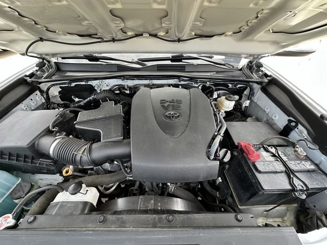 Used 2023 White Toyota SR5 image 33