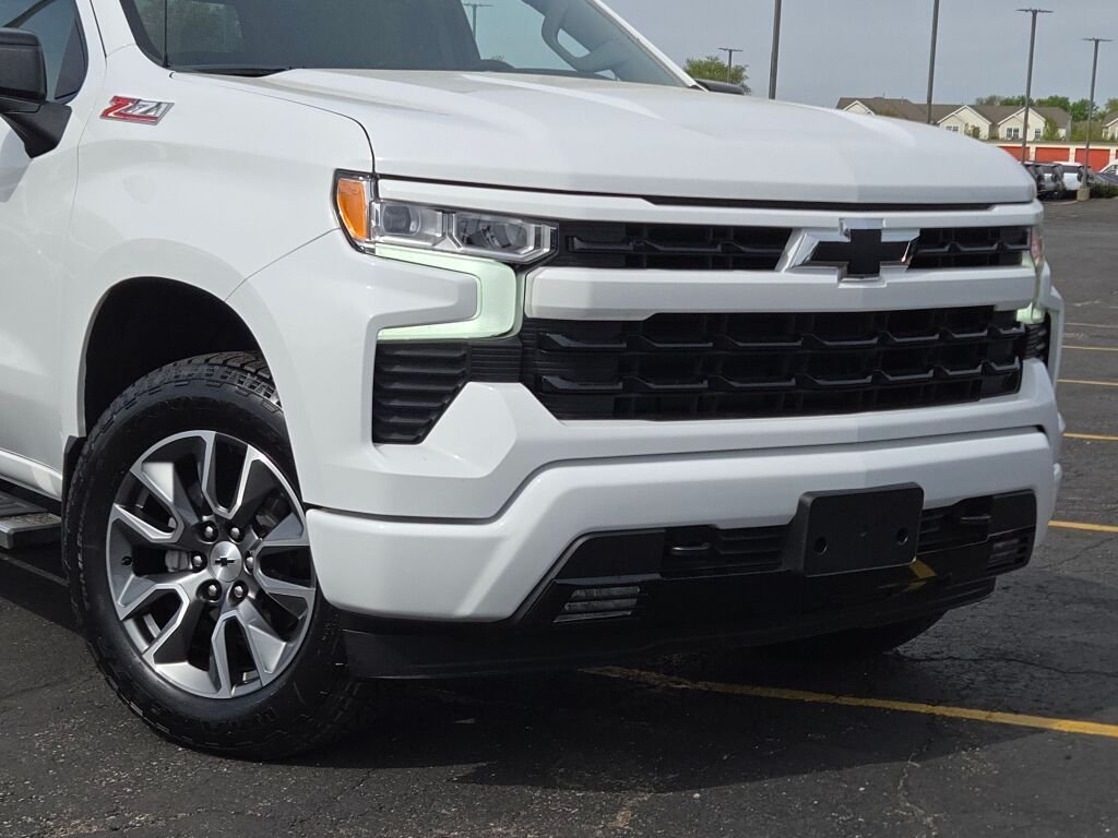 Used 2024 White Chevrolet RST image 2