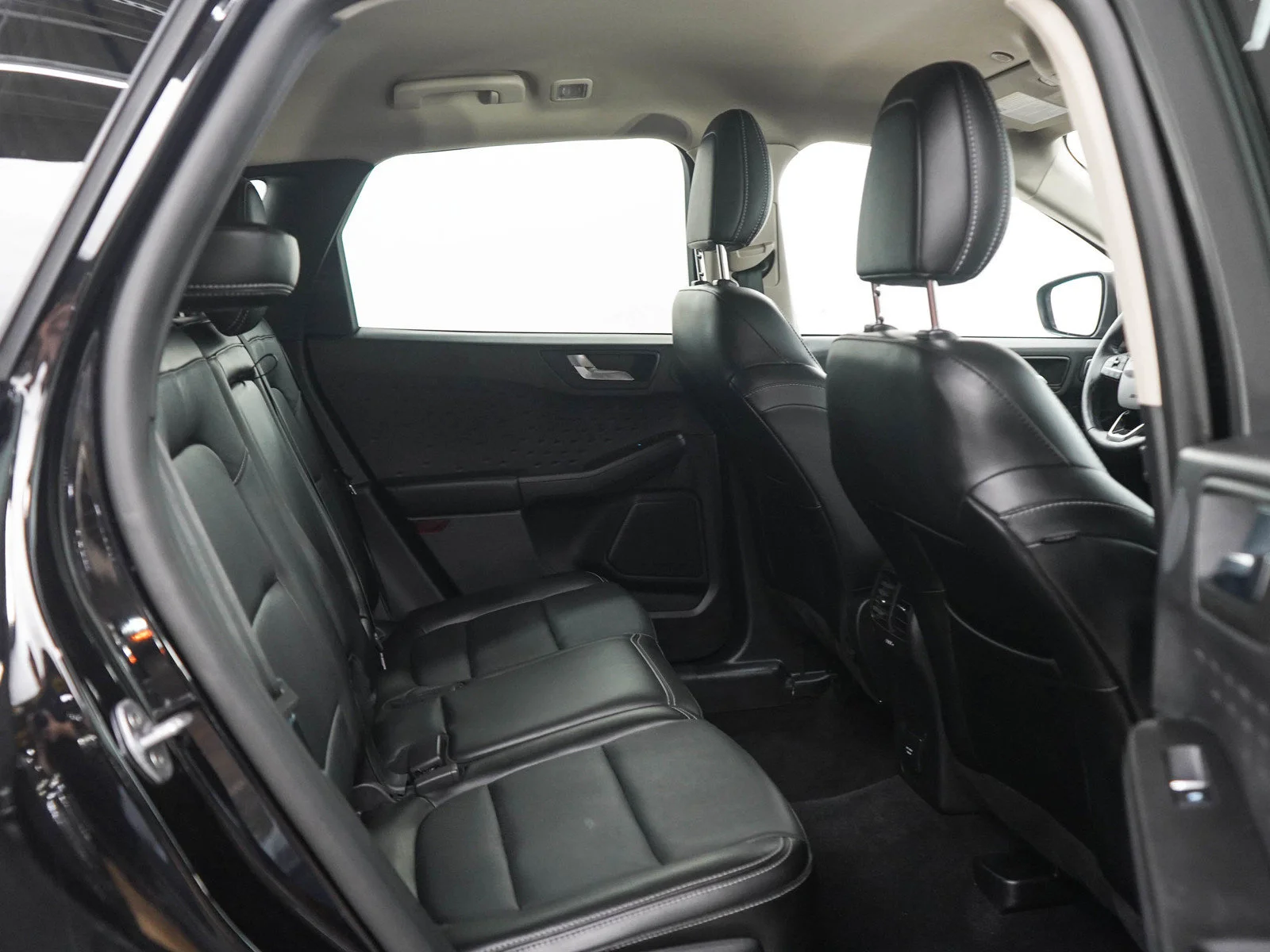 Used 2020 Black Metallic Ford Titanium image 11
