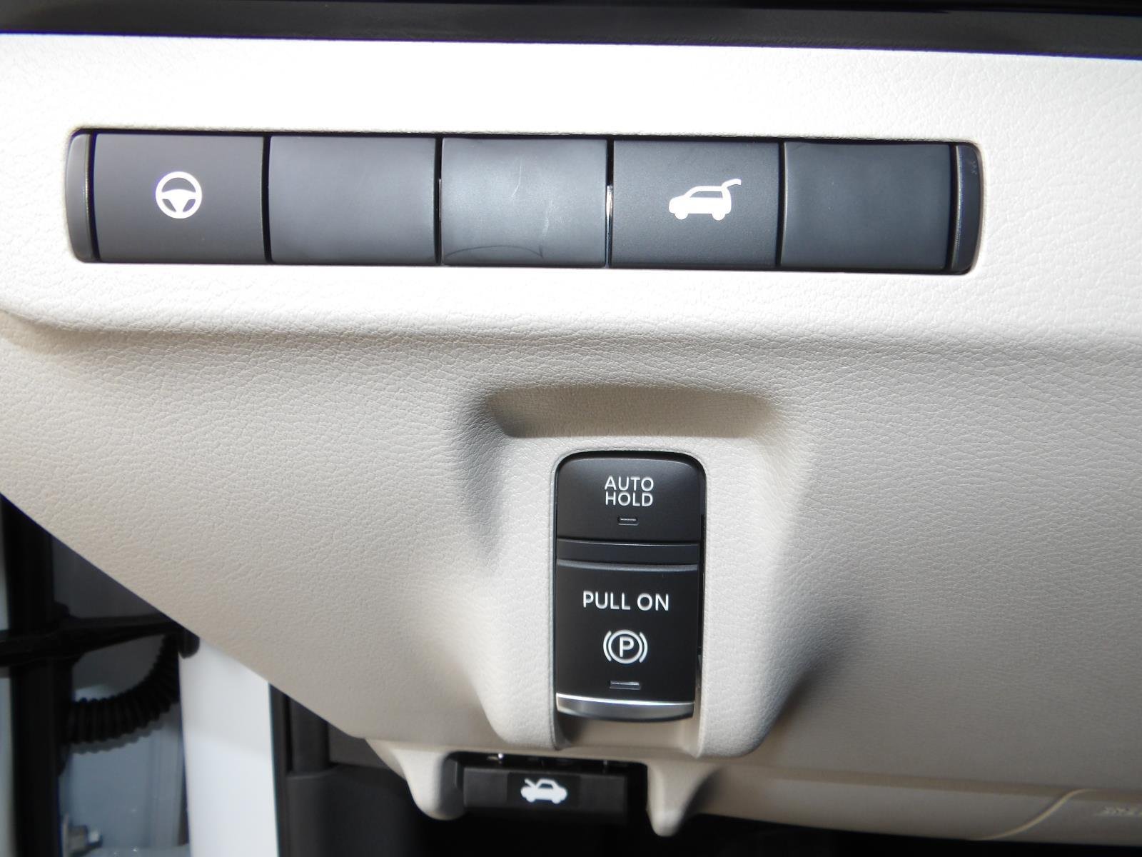 New 2026 Everest White Pearl TriCoat Nissan SL image 30