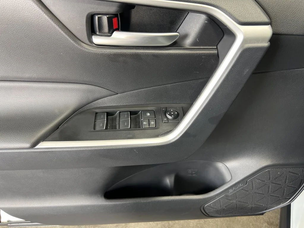 Used 2025 White Toyota XLE image 11