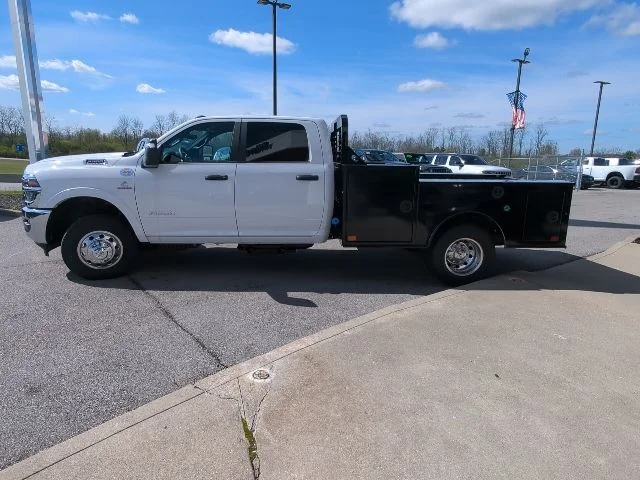 New 2026 Bright White Clear-Coat Exterior Paint RAM Tradesman image 24