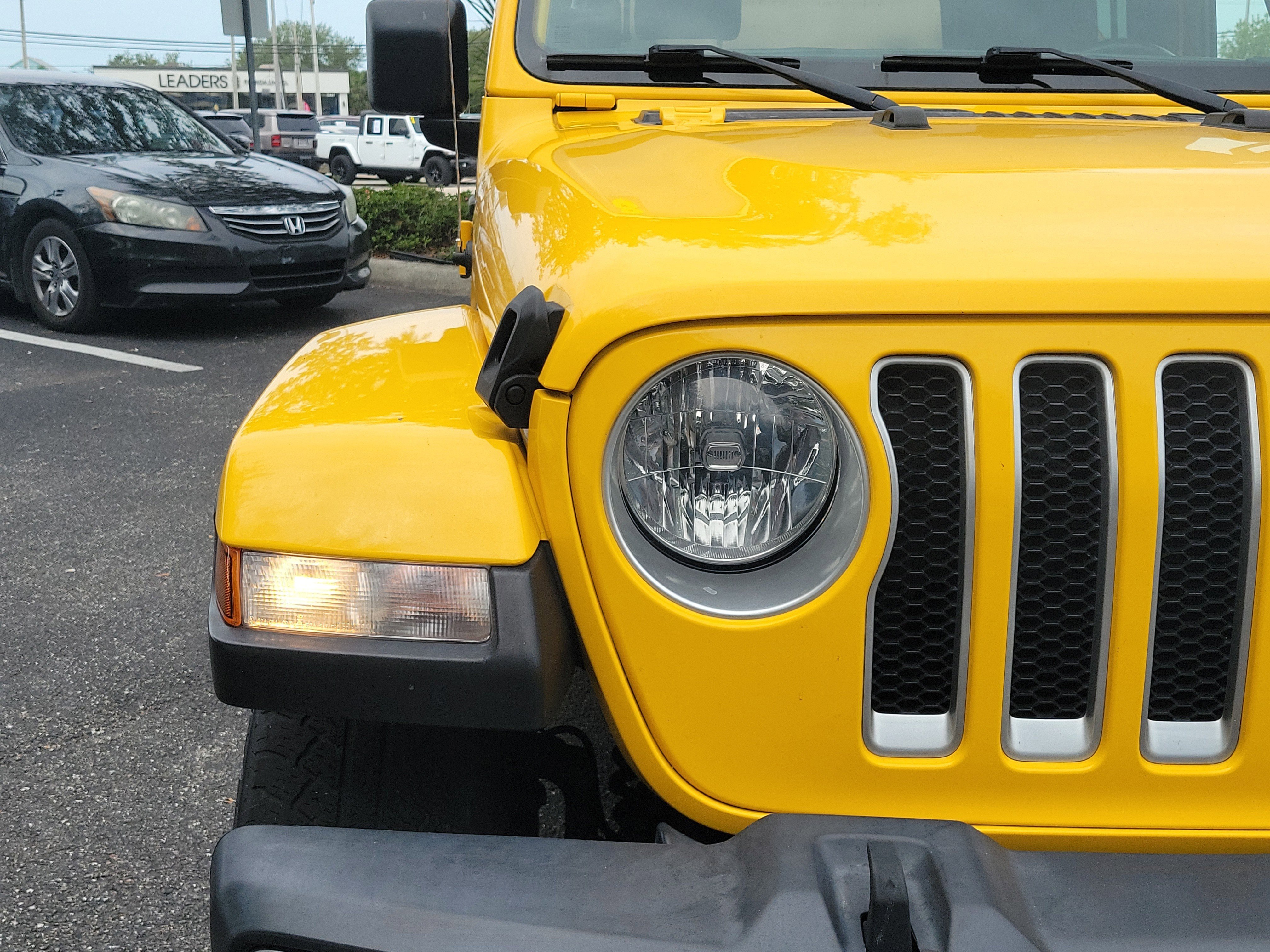 Used 2018 Hellayella Clearcoat Jeep Sahara image 7