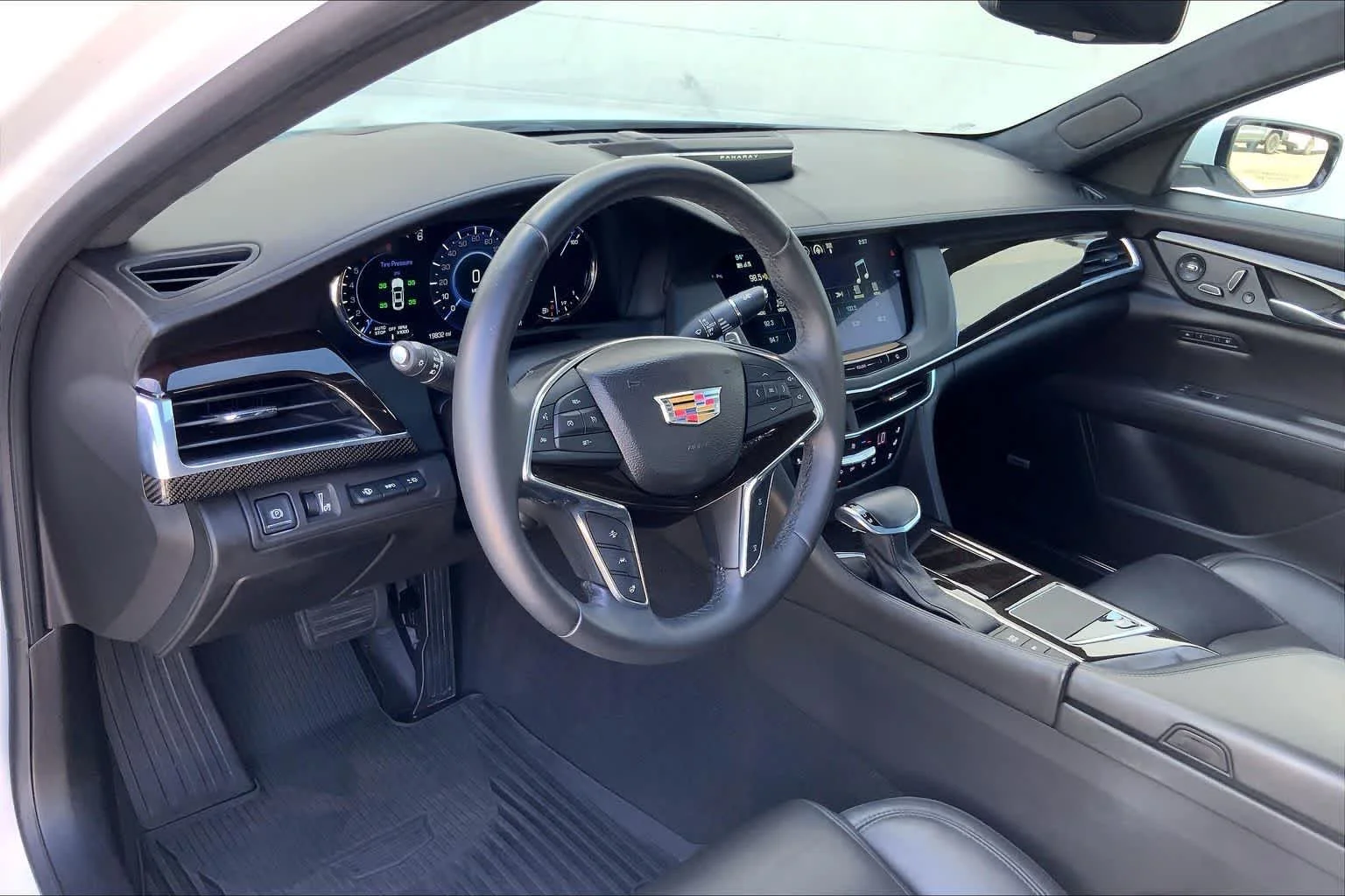 Used 2017 CRYSTAL WHITE TRICOAT Cadillac Platinum AWD image 2