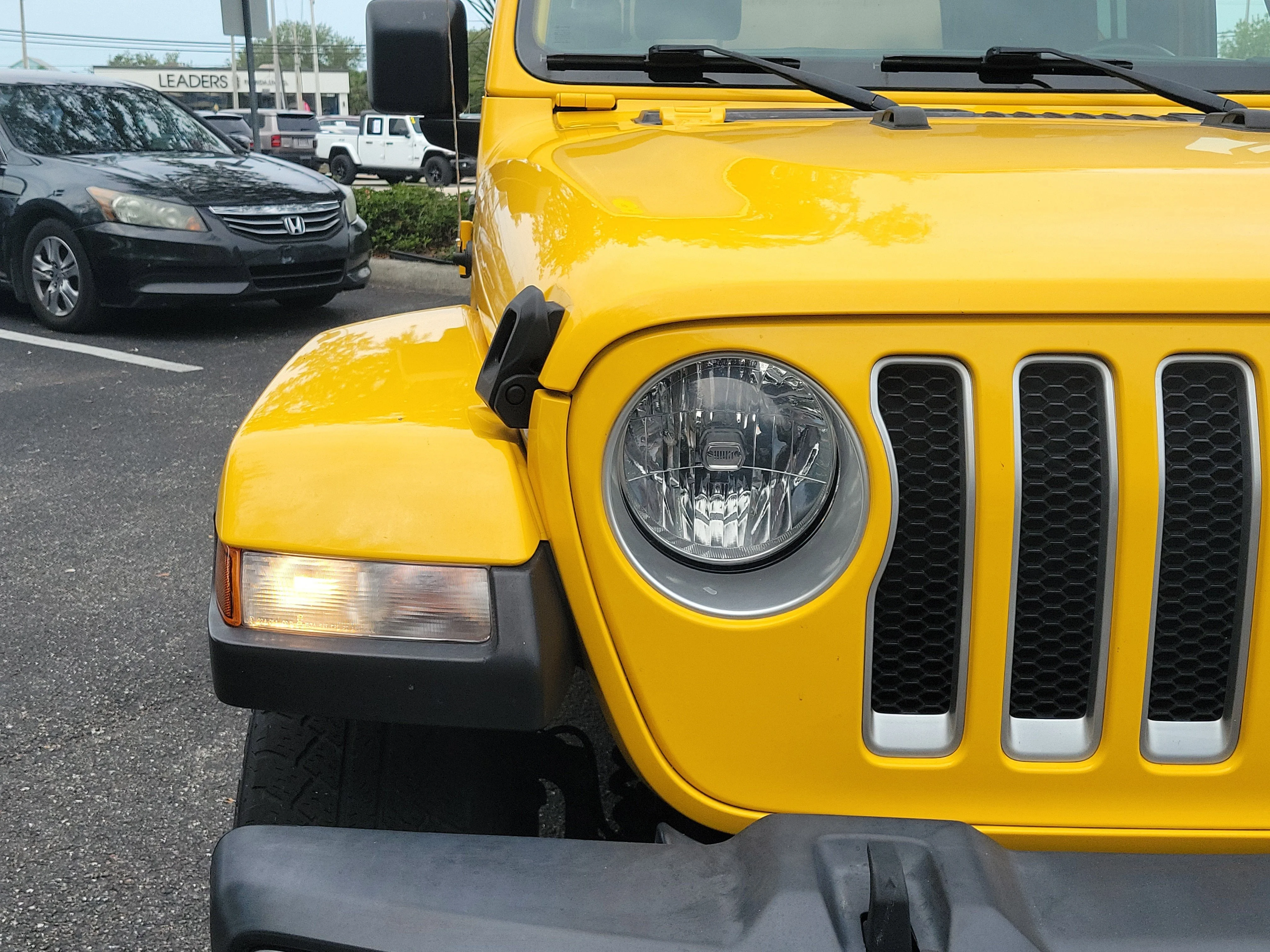 Used 2018 Hellayella Clearcoat Jeep Sahara image 7