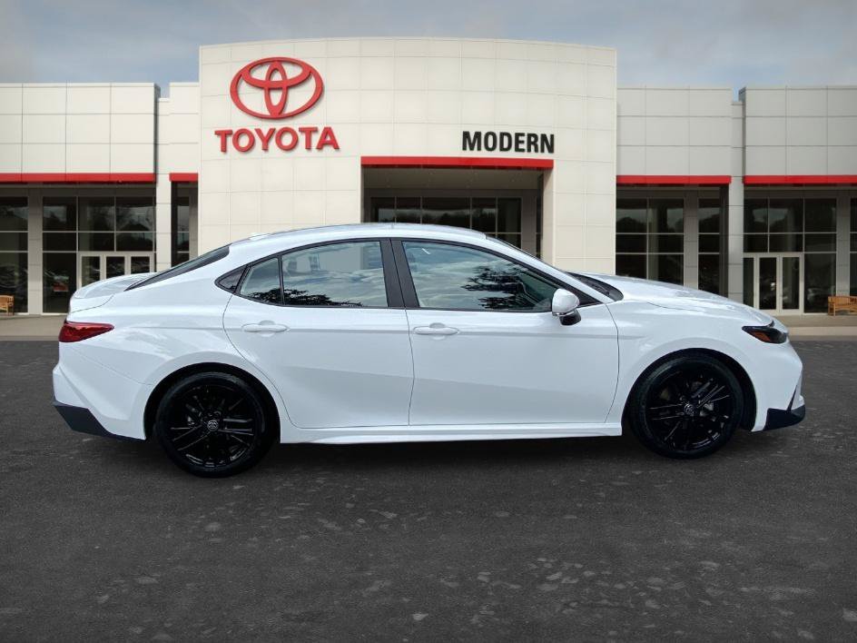 Used 2025 Ice Cap Toyota SE image 4