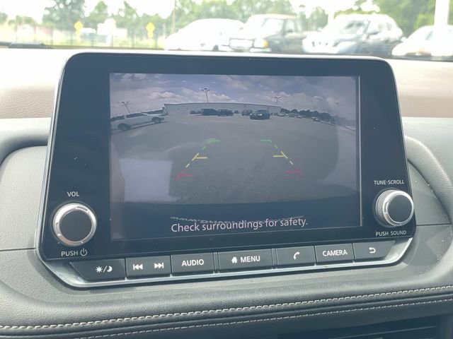 Used 2023 Black Nissan S image 25