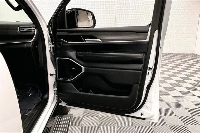 Used 2023 Bright White Clearcoat Jeep Series III image 22