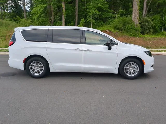 New 2025 Bright White Clear-Coat Exterior Paint Chrysler LX image 14