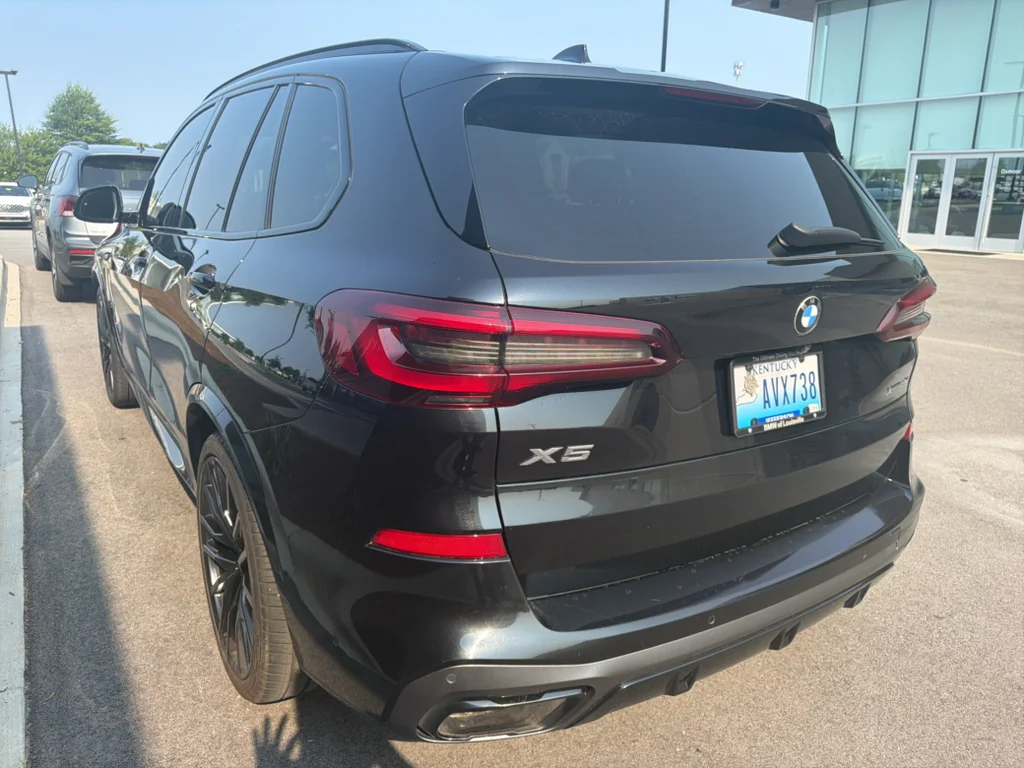 Used 2021 Black Sapphire Metallic BMW xDrive40i image 12