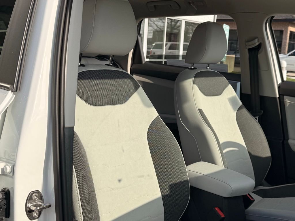 New 2026 Pure White Volkswagen 1.5T SE image 24