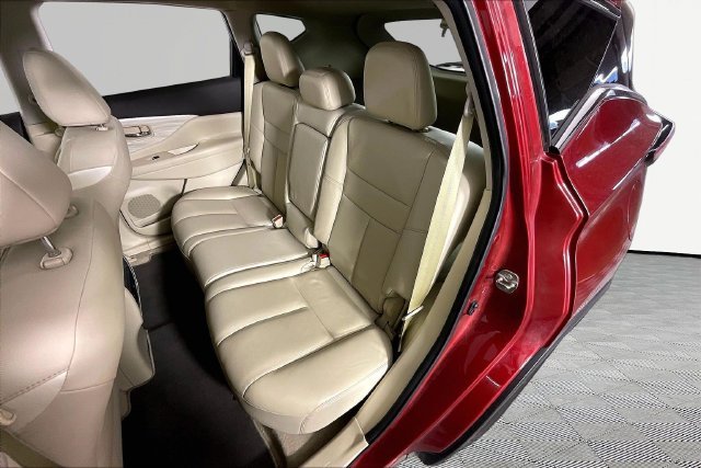 Used 2015 Red Nissan SL image 14