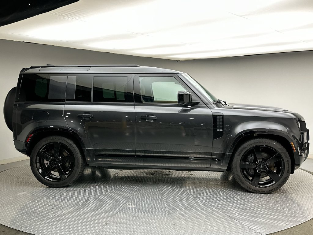 New 2026 Carpathian Grey Prem Met Land Rover X-Dynamic SE image 4
