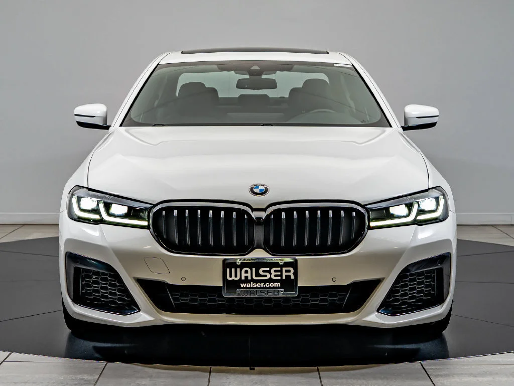 Used 2022 Alpine White BMW 540i image 2