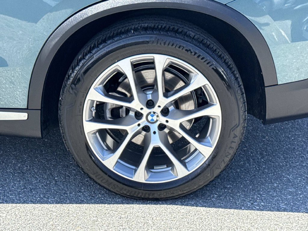 Used 2024 Blue BMW xDrive40i image 29