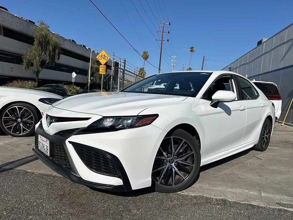 Used 2023 Ice Cap Toyota SE image 2