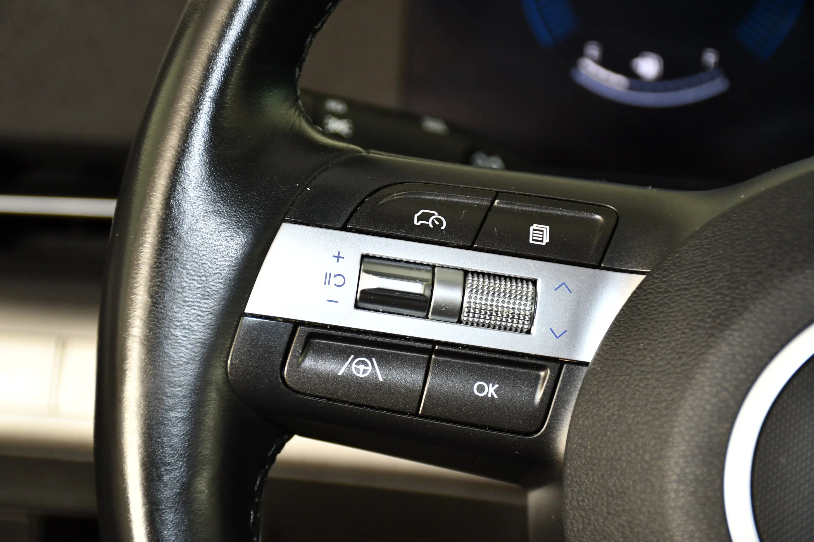 Used 2025 Denim Blue Hyundai SEL image 20