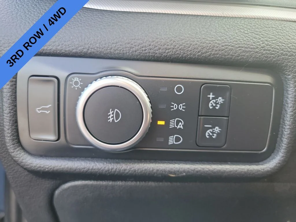 Used 2020 Blue Ford XLT image 25