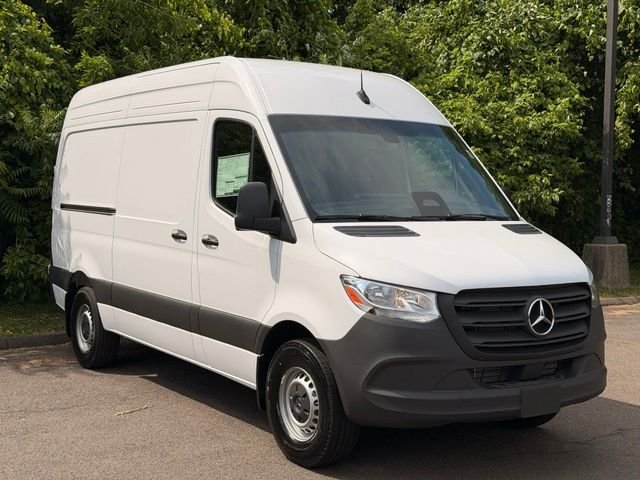 New 2026 Arctic+White Mercedes-Benz  image 1