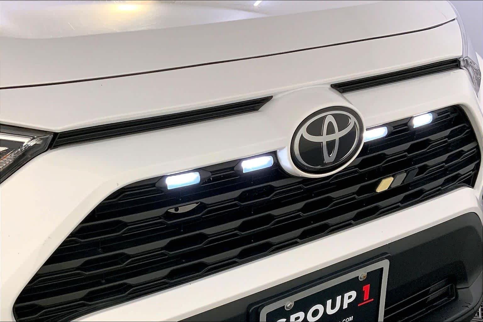 Used 2021 Super White Toyota XLE image 31