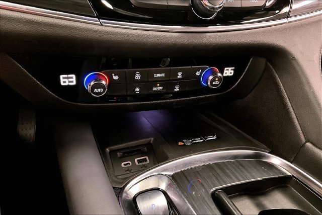 Used 2023 Summit White Buick Essence image 29
