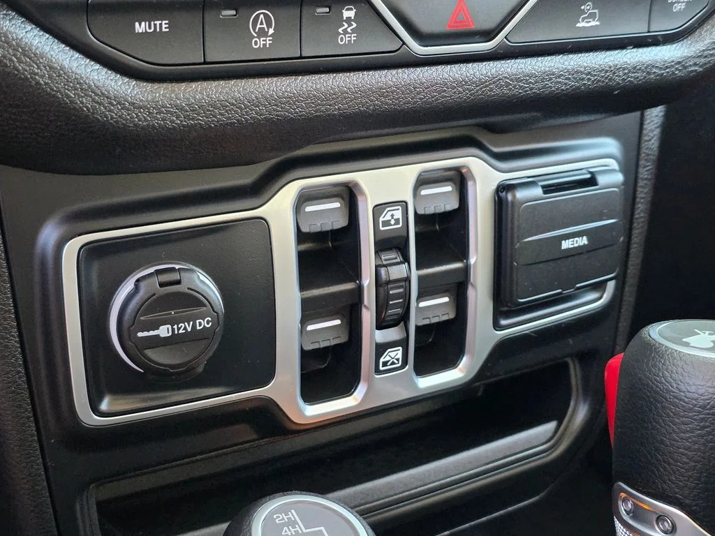 Used 2025 Red Jeep Sport S image 31