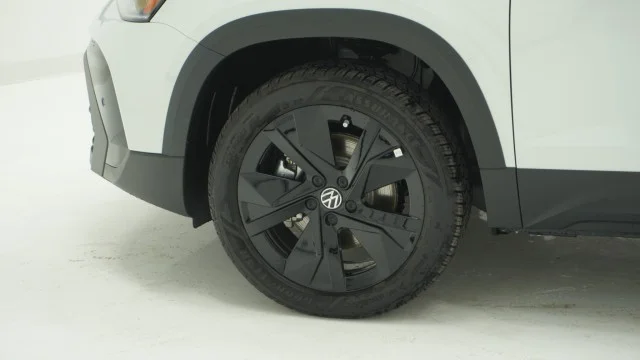 New 2026 Pure White w/Deep Black Roof Volkswagen SE Black image 12