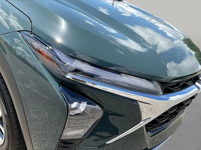 Used 2025 Gray Chevrolet LT image 32