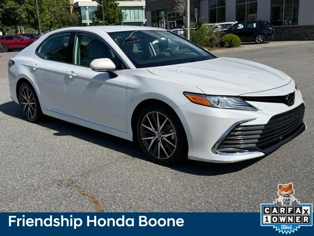 Used 2022 Beige Toyota XLE image 3