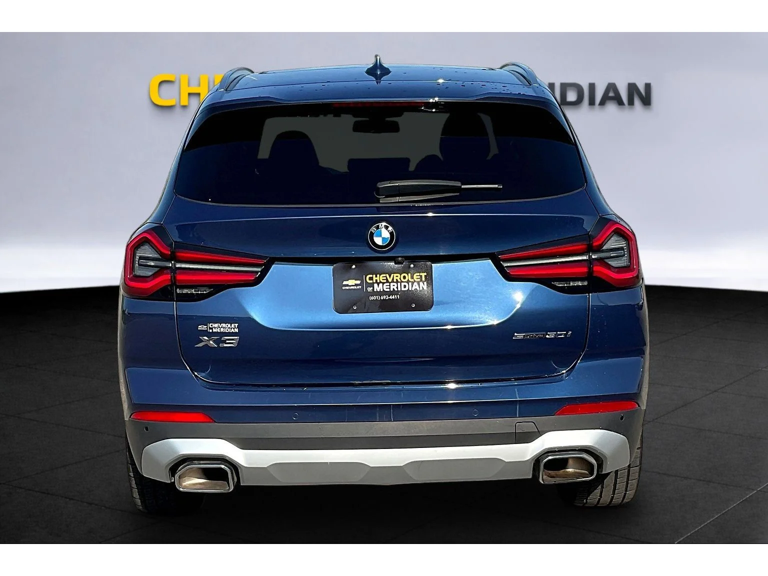 Used 2024  BMW sDrive30i image 4