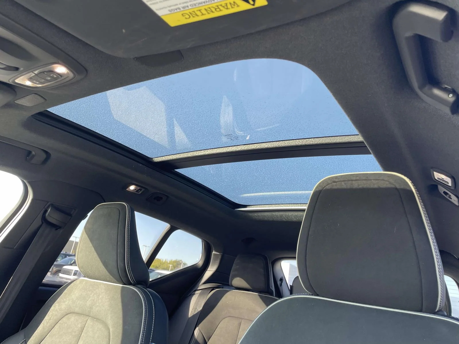 Used 2021  Volvo R-Design image 9