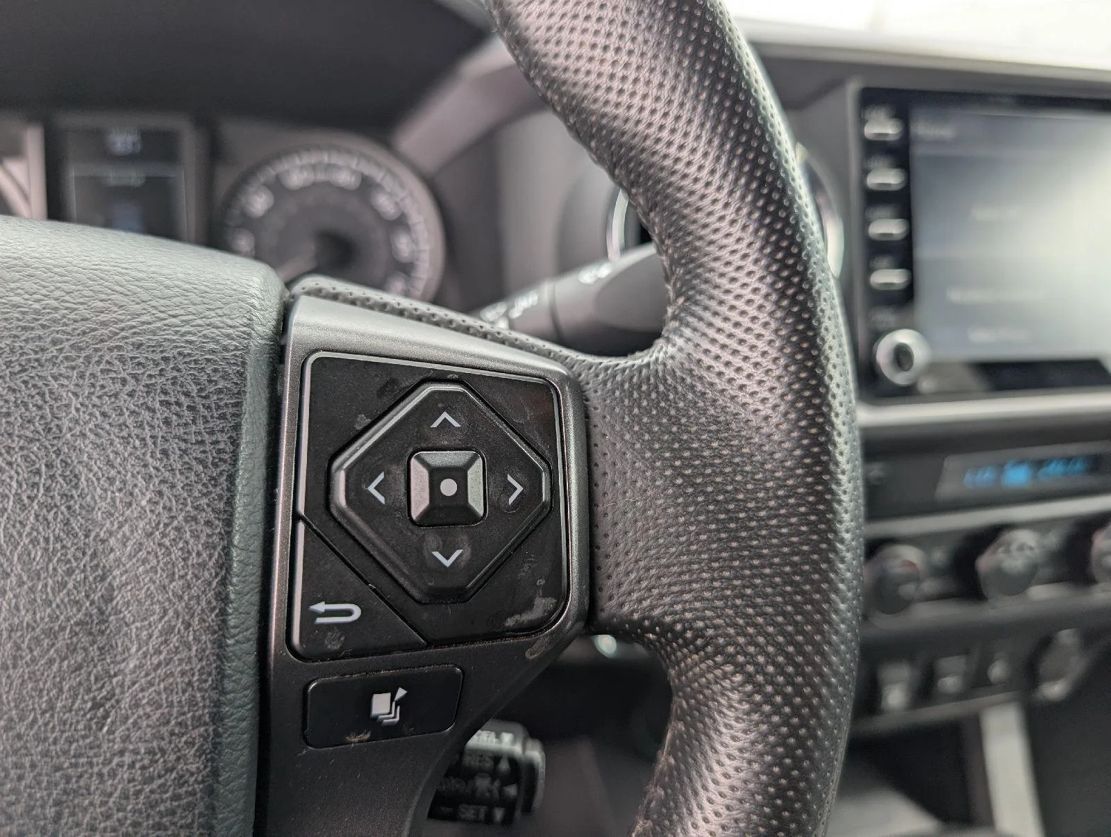 Used 2023  Toyota SR image 16