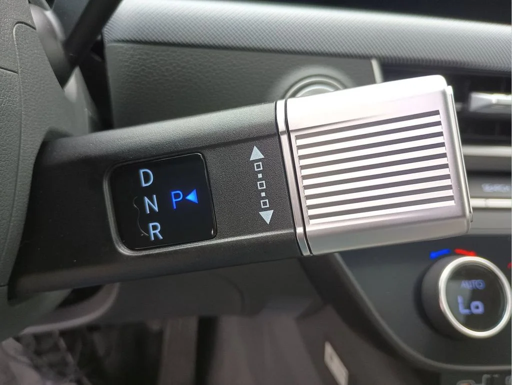 Used 2024 Black Hyundai SEL image 25