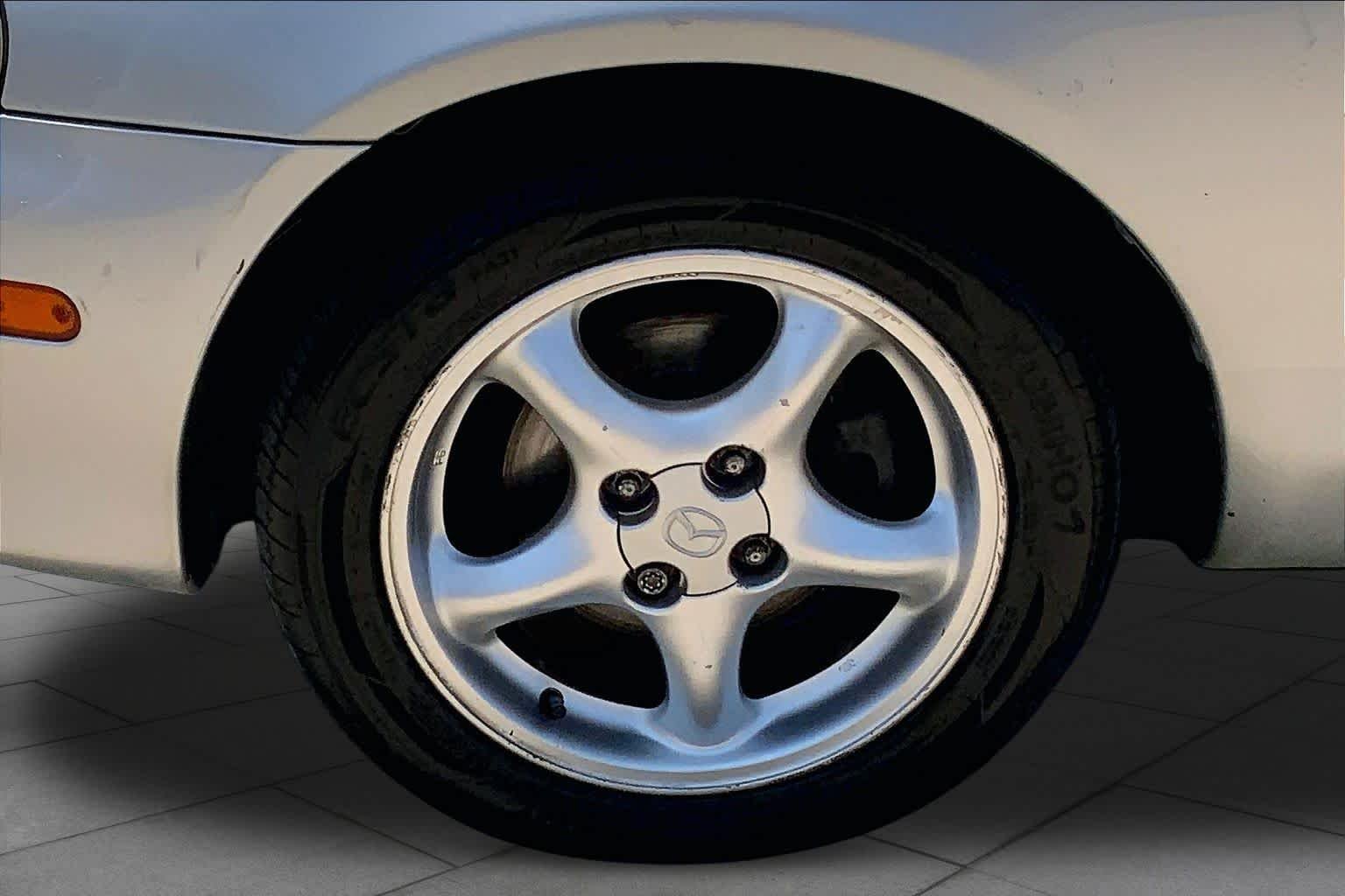 Used 2001 Sunlight Silver Metallic Mazda Base image 9