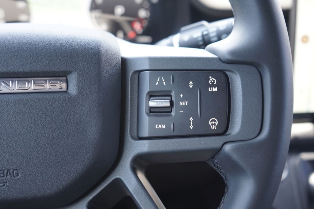 Used 2025 Black Land Rover S image 20