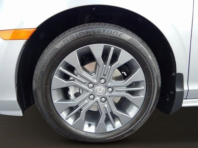 New 2026 Solar Silver Metallic Honda Touring image 9