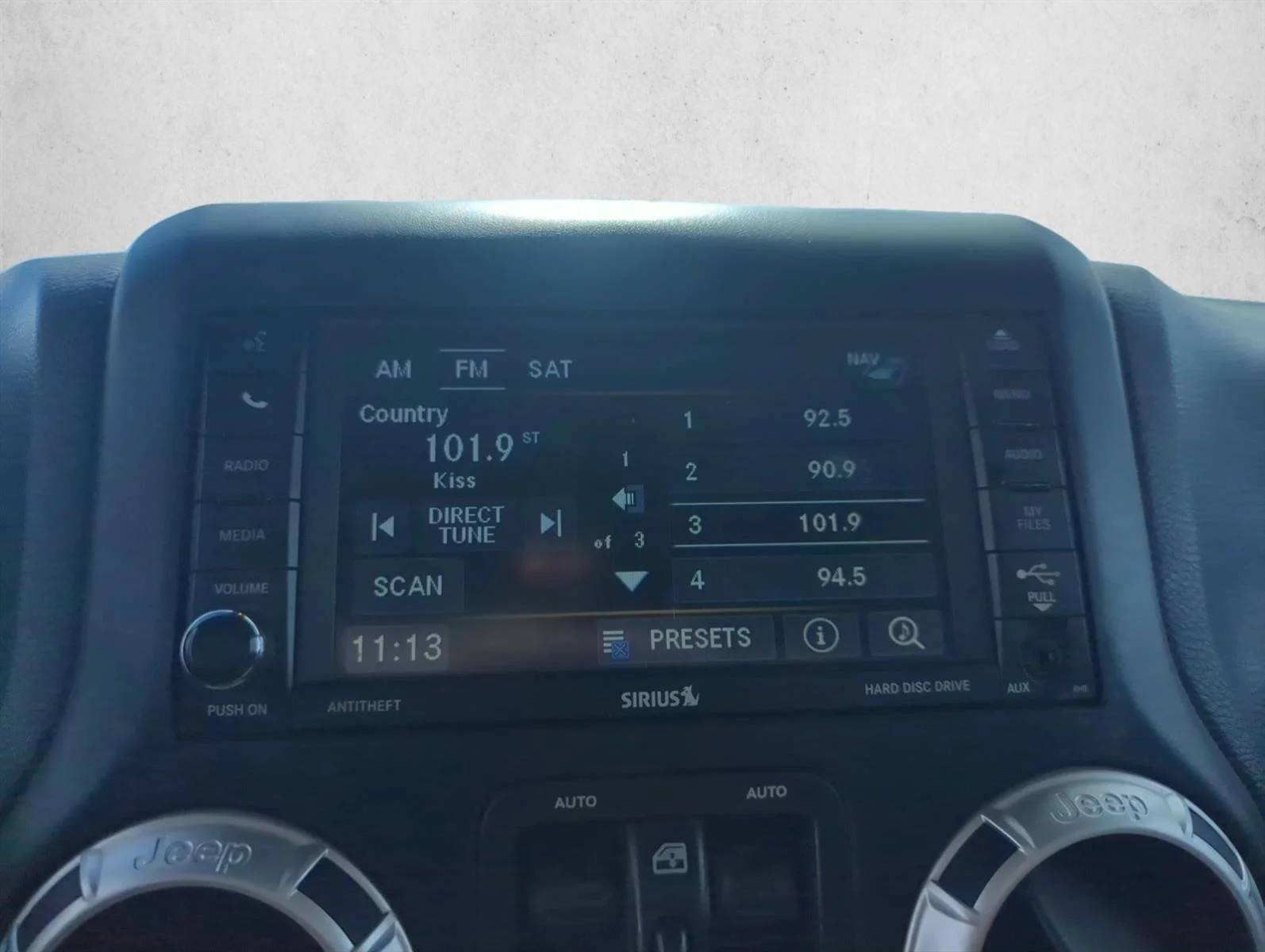 Used 2017 White JEEP  image 16