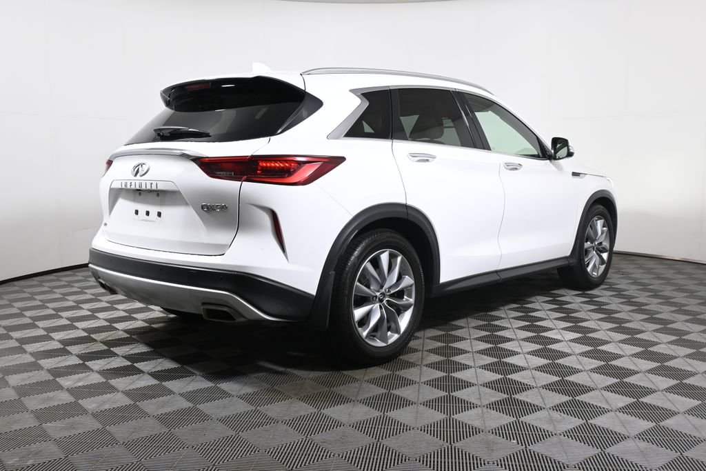 Certified Used 2021 White INFINITI LUXE image 7