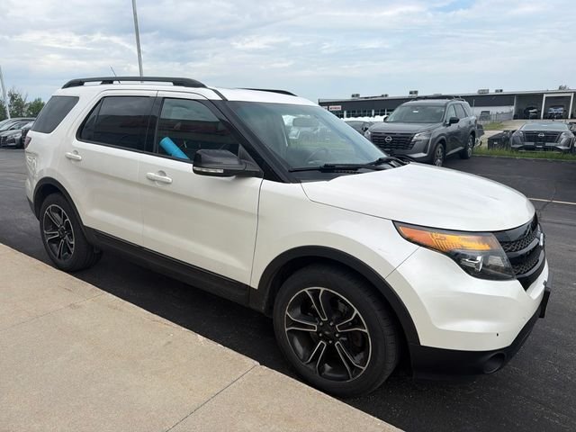 Used 2015 White Ford Sport image 7