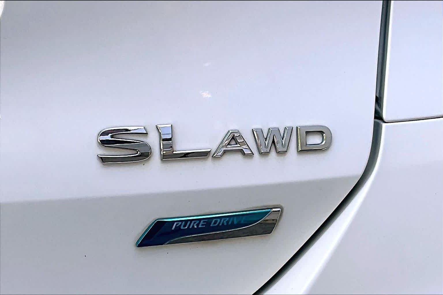 Used 2014 Moonlight White Nissan SL image 10