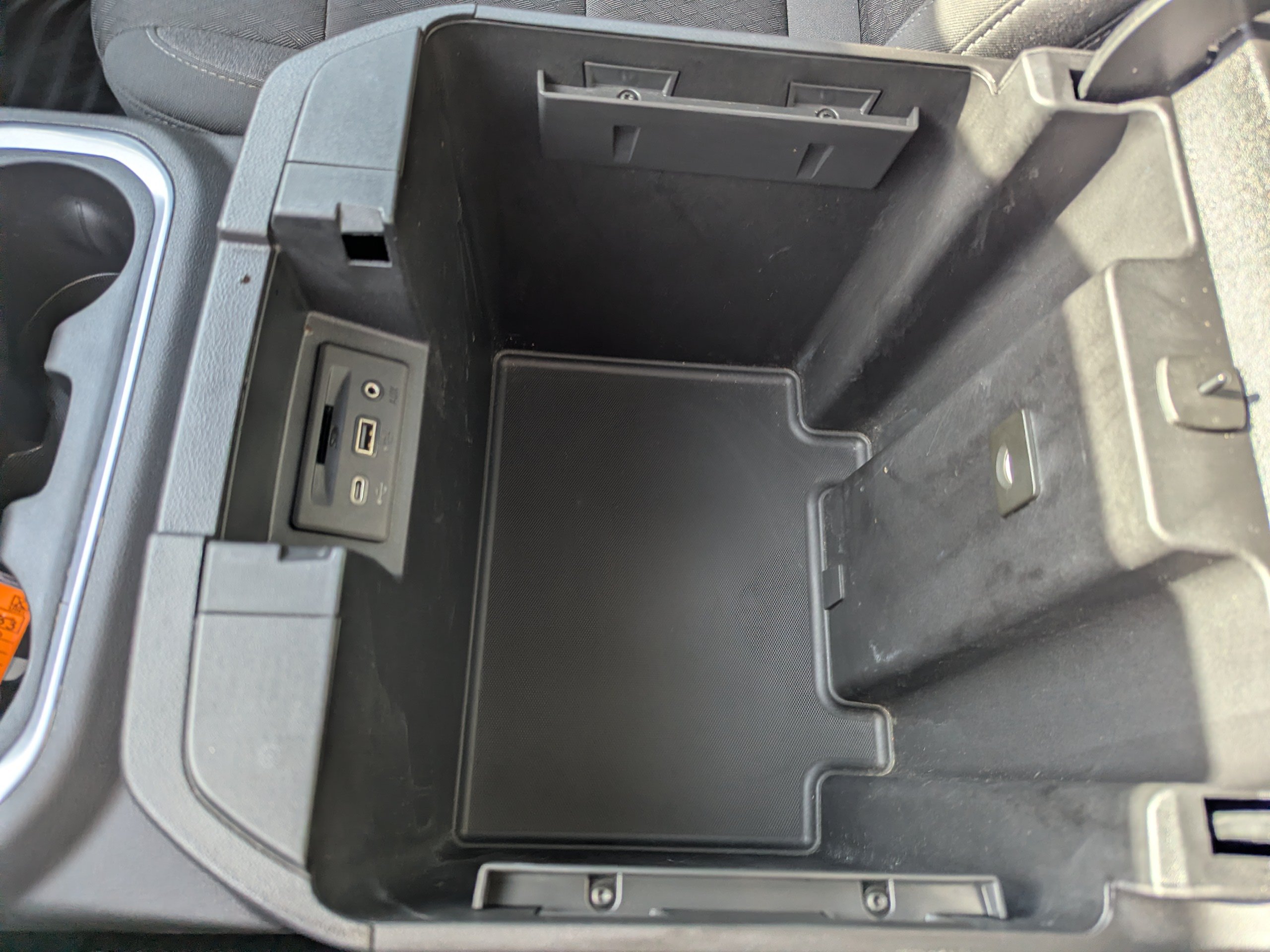 Used 2020 ONYX BLACK GMC Elevation image 25