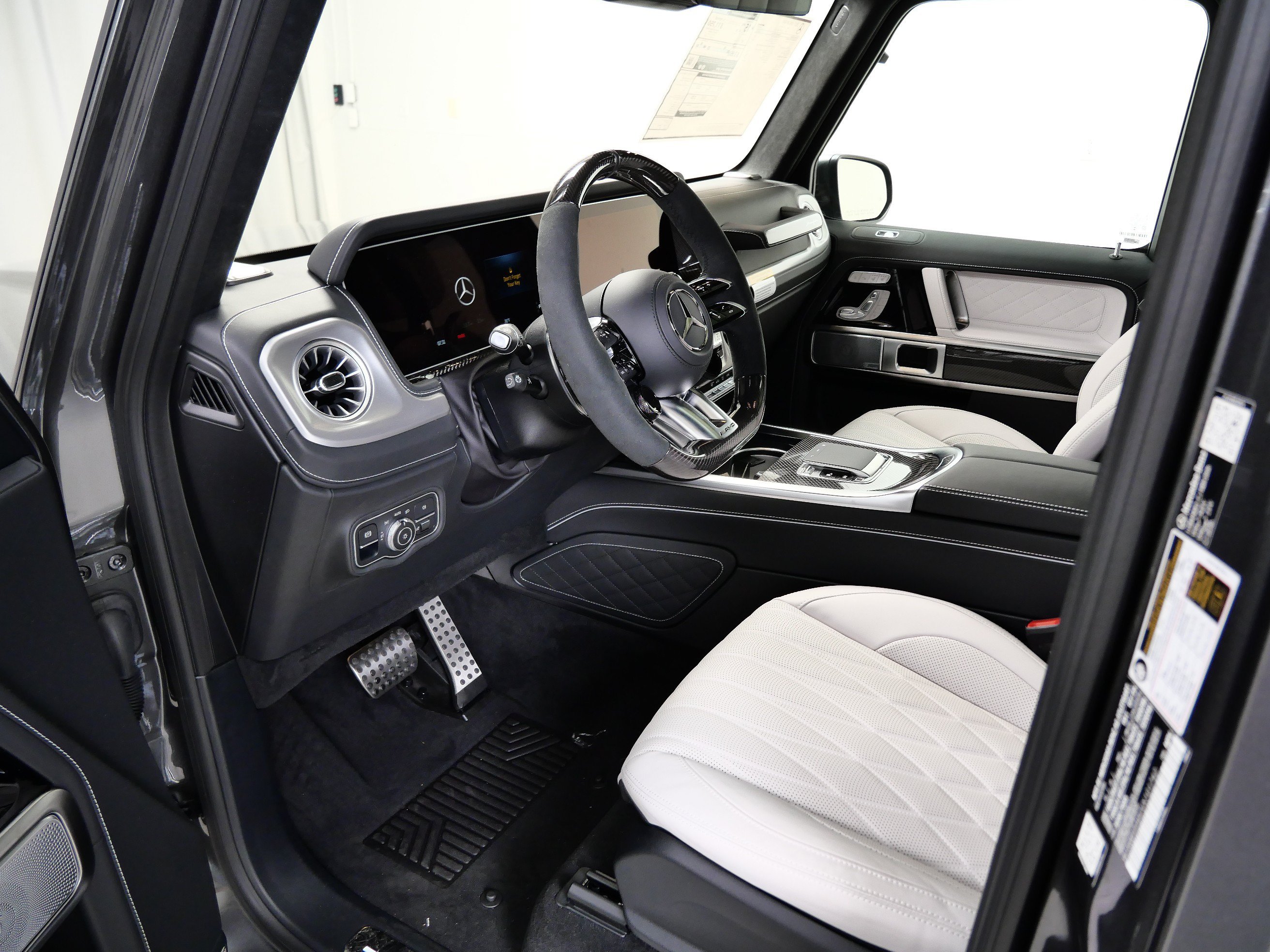 New 2027 MANUFAKTUR Graphite Metallic Mercedes-Benz AMG® G 63 SUV image 9