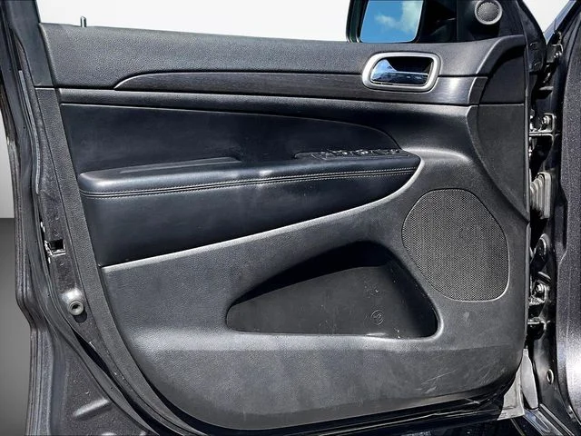 Used 2018 Gray Jeep Altitude image 22